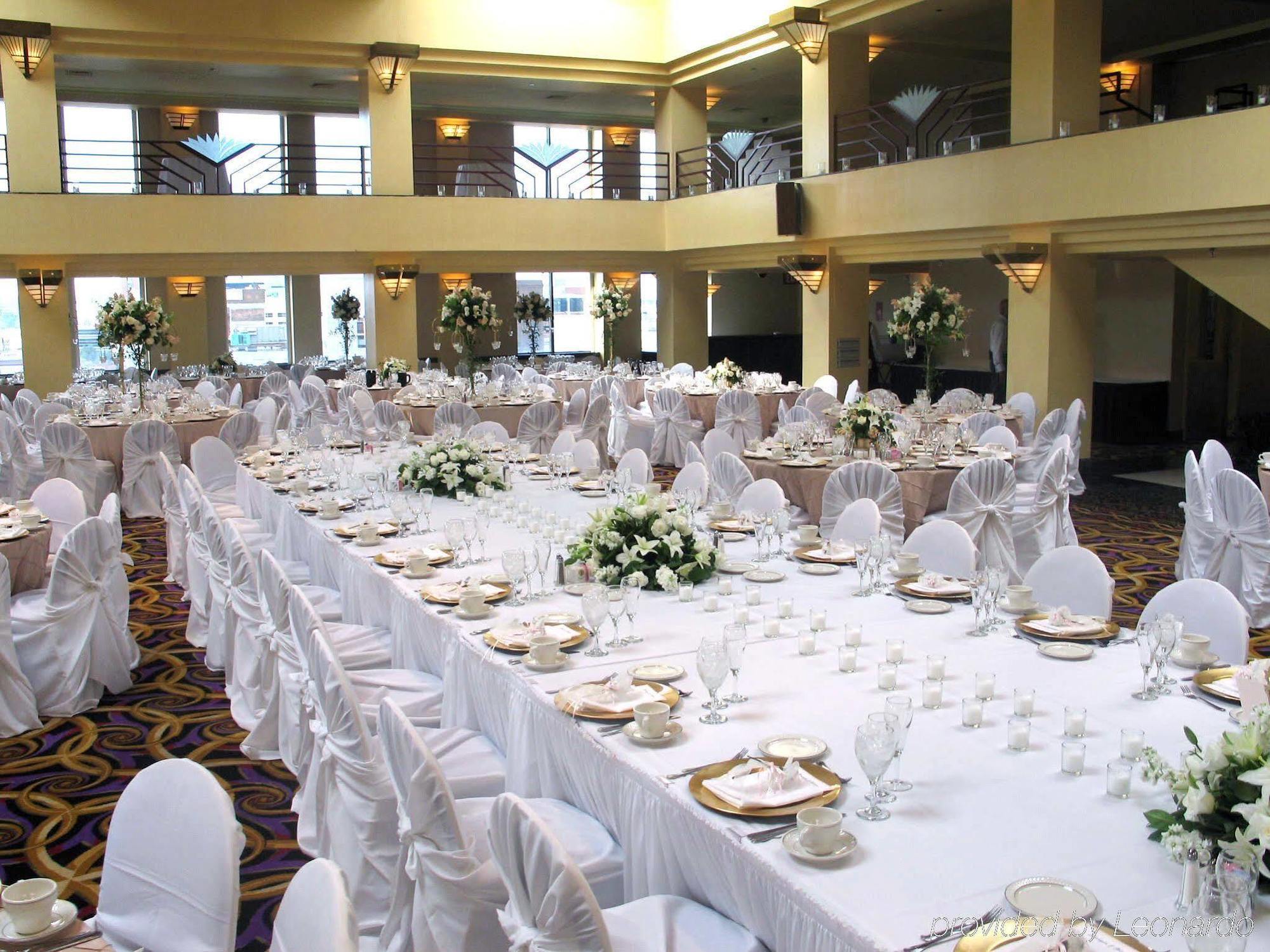 Atheneum Suite Hotel Detroit Esterno foto